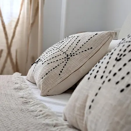 Paraiso Martinez * Εστεπόνα